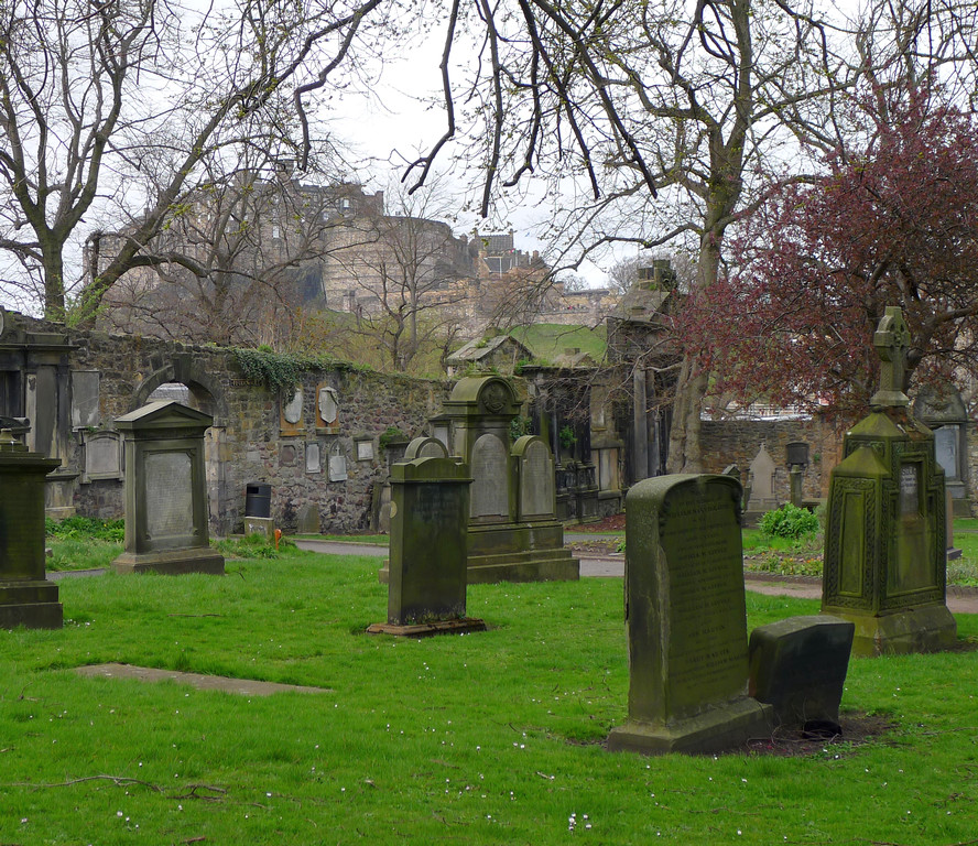 Grayfriars_R0033a.JPG - Greyfriars Kirkyard is bordered on one side by the medieval Flodden Wall. It's had so many people buried in it for so many hundreds of years that Ben, who was guiding a tour, called it a "human lasagna". The Covenentors were incarcerated here.