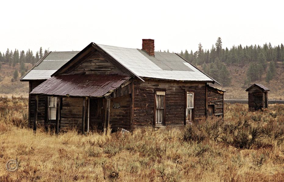 I-whitney26a.jpg - House at abandoned Whitney townsite between John Day and Baker City